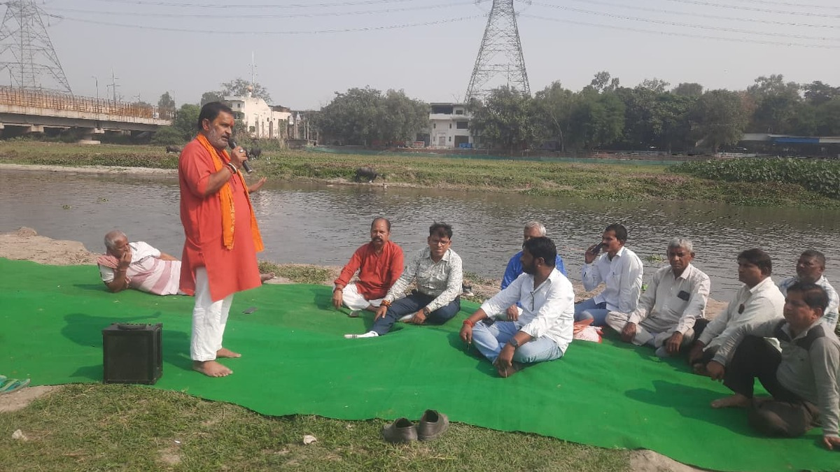 harandi ghat protest devotees angered by lack of ganga water