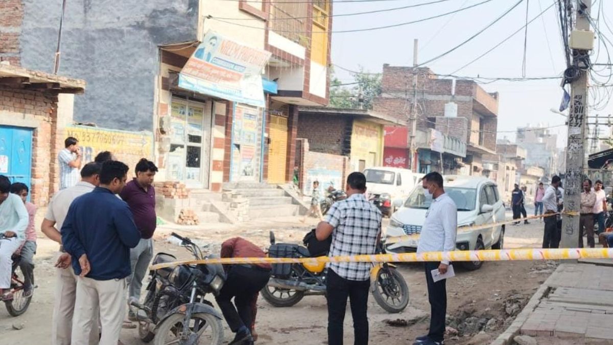 delhi youth attacked with sharp weapon in prem nagar