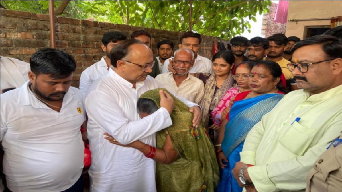 former up minister siddharth nath singh stern warning on atiq gang in prayagraj