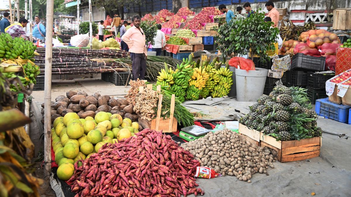 chhath 2025 fruit demand soars supplies arrive from kashmir and all over india