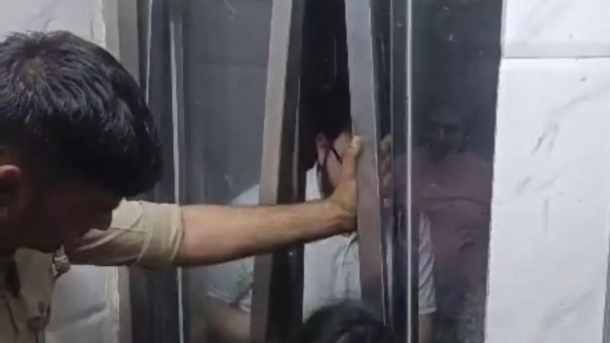 father and son trapped in lift hrc society indirapuram