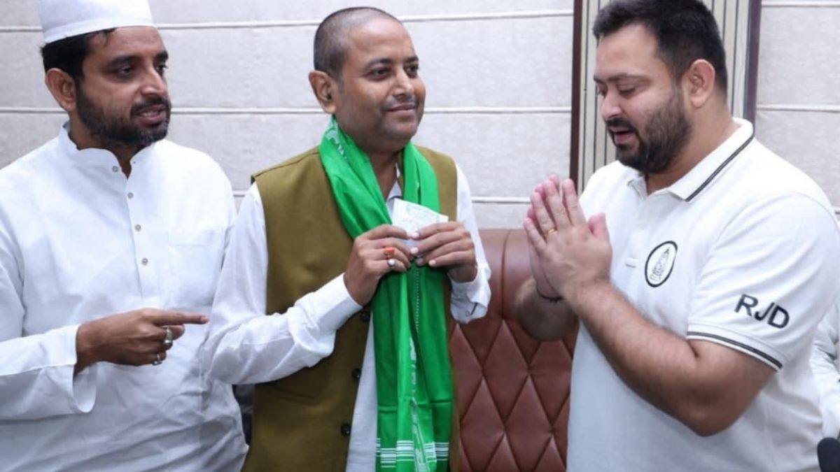 pragati mehta returns to rjd joins party in presence of tejashwi yadav