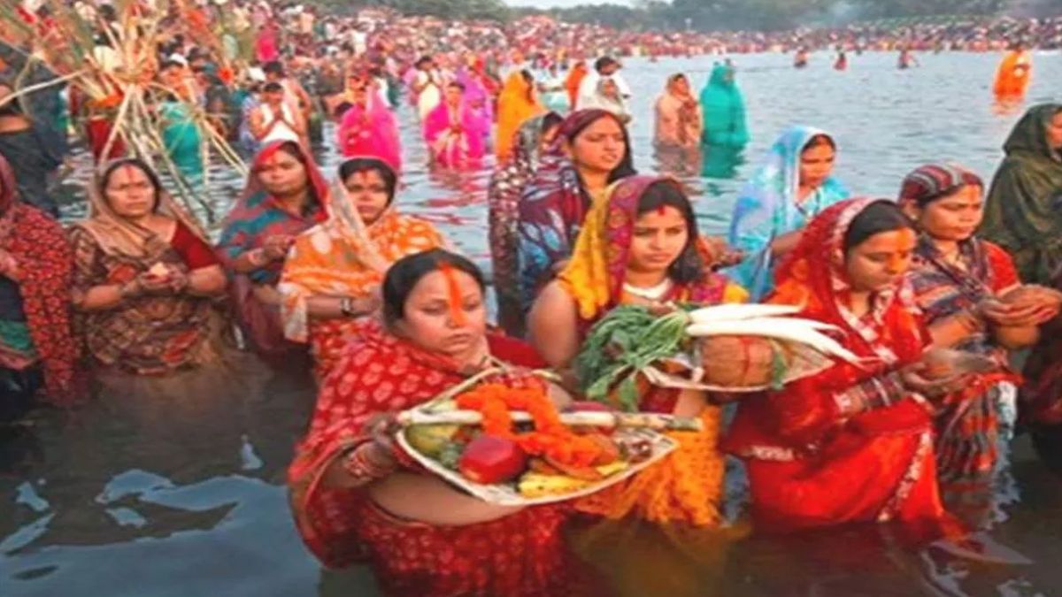 chhath puja mumbai from 60 families to lakhs on juhu beach