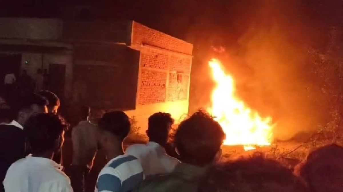 seraikela mob fury villagers burn smugglers car apprehend one