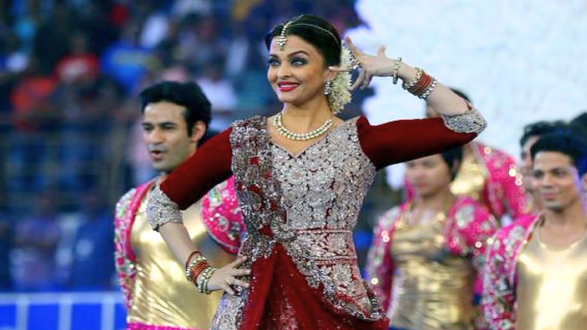 aishwarya rai bachchan 52nd bithday special she knows kathak to salsa dance very well