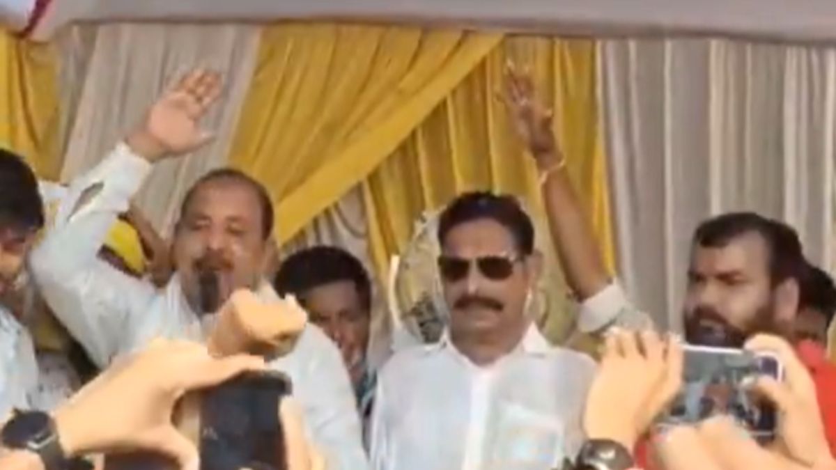 anant singh falls as stage collapses during rally in mokama