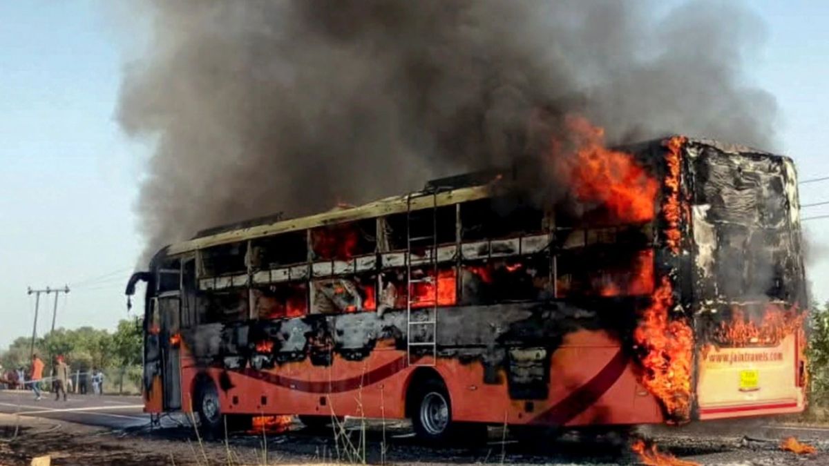 double decker bus fire 50 passengers safe on palwalaligarh road