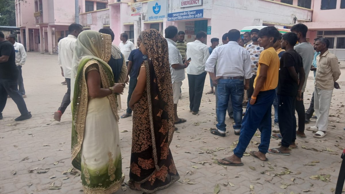 chandauli hospital death mother and unborn child die family protests