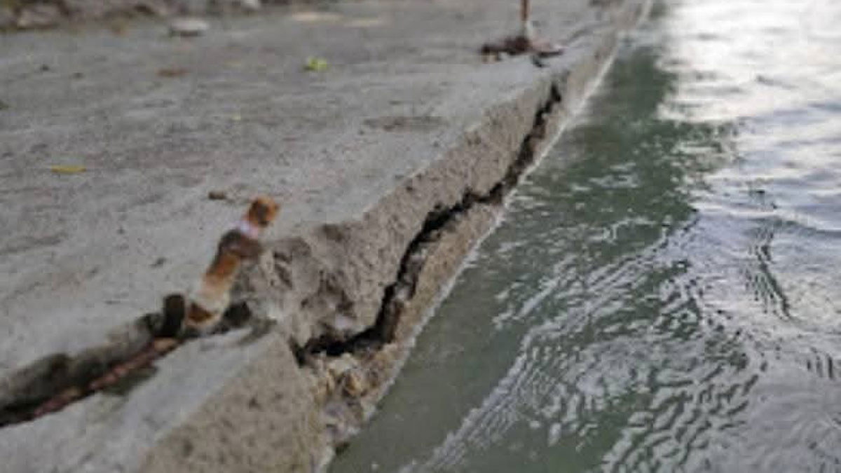 haridwar ardhakumbh cracks on foundations of ghat