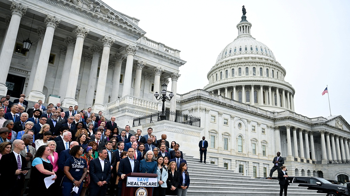 trump shutdown poses a grave threat to the us constitution and the balance of power