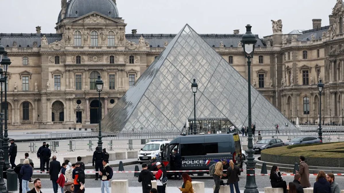 louvre museum theft two suspects arrested telegram ceo offers to buy jewels