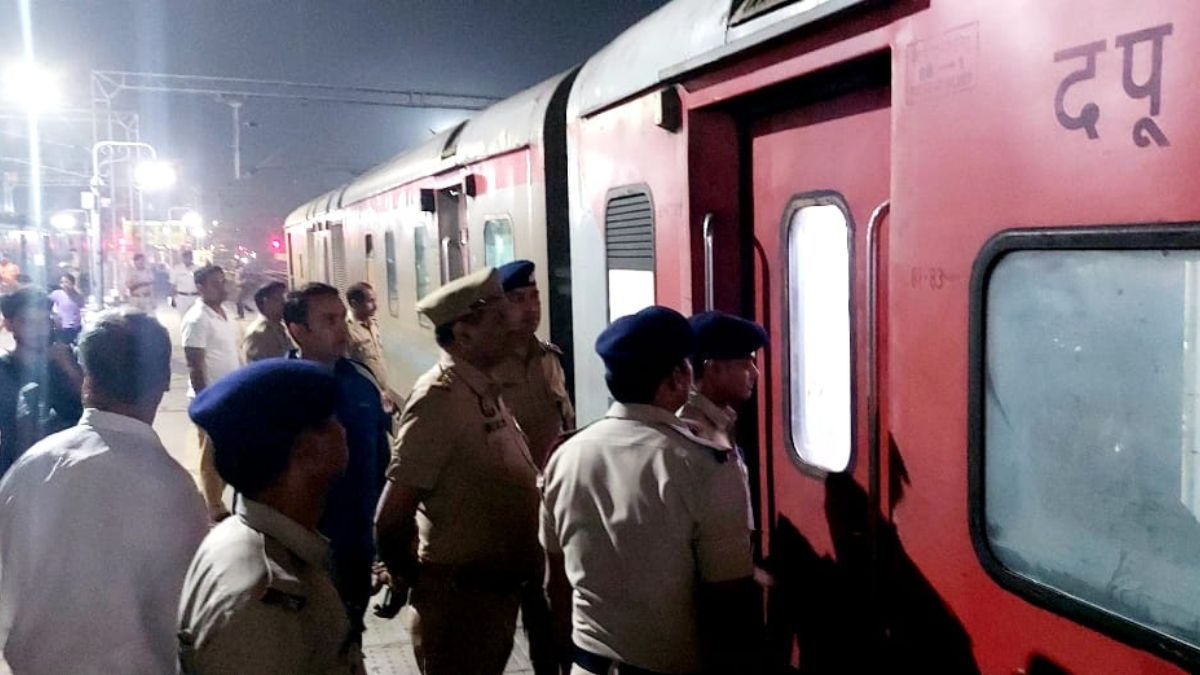 bomb scare on ranchi puja special train late night search