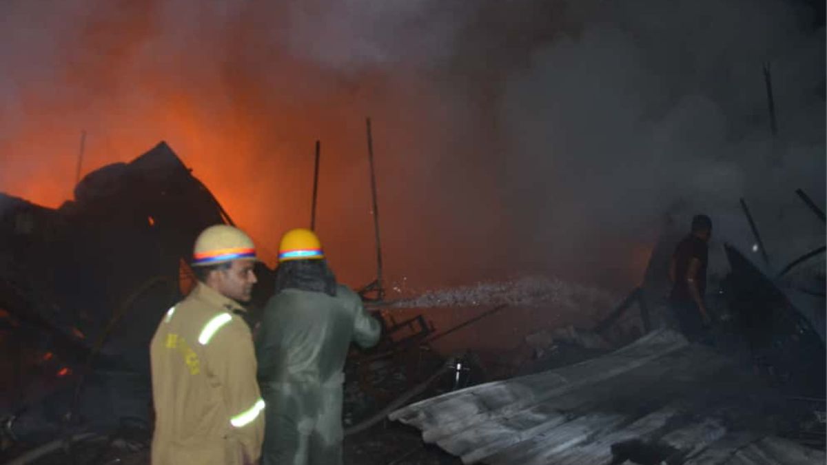 agra scrap warehouse fire near victoria school