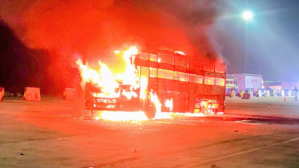 double decker bus fire on agra expressway all passengers safe