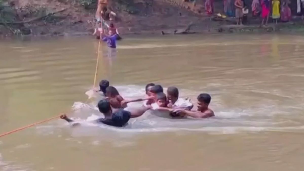 odisha villagers risk lives crossing river without bridge