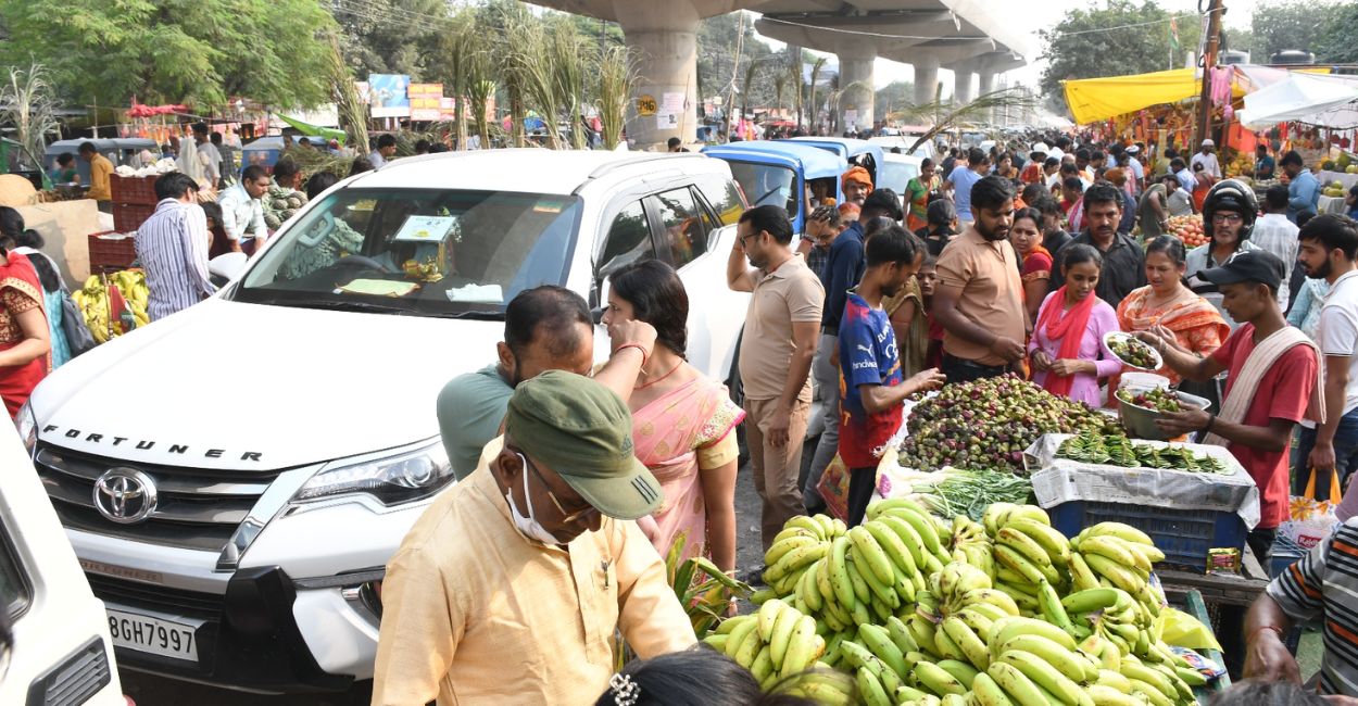 chhath puja 2025 kanpur traffic jam due to shopping today and tomorrow route diversion