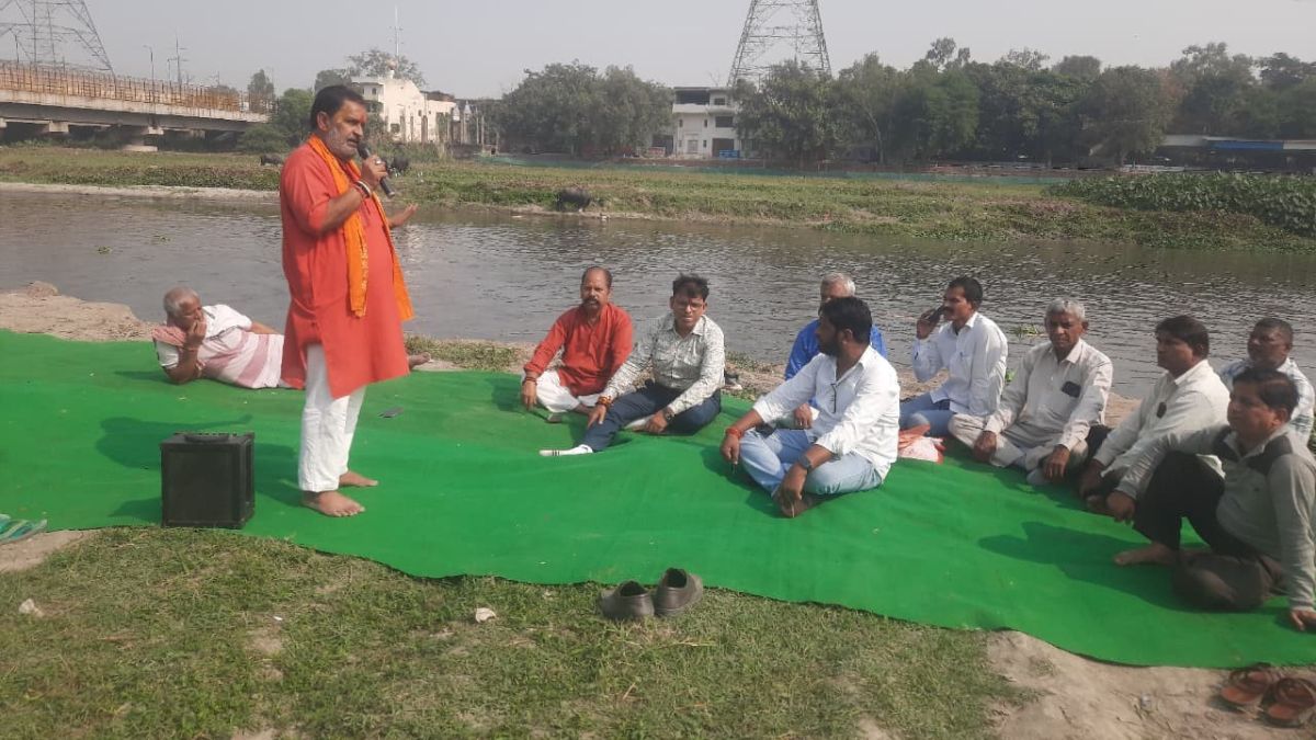 gangaajal protest devotees protest at ghaziabad ghat over lack of holy water