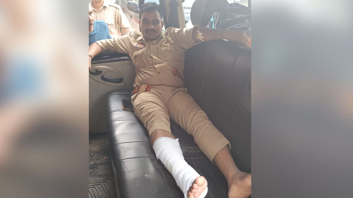 amroha robbers hit head constable during escape after loot