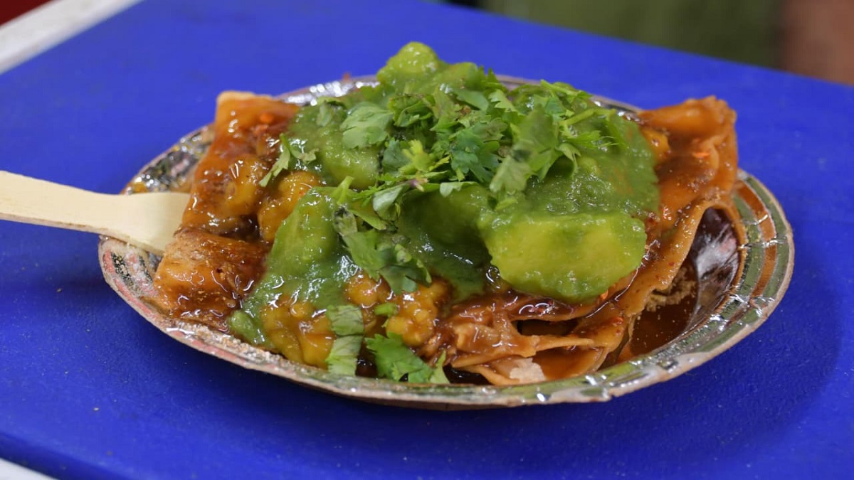 prayagraj famous papdi chaat taste the unique flavor at loknath