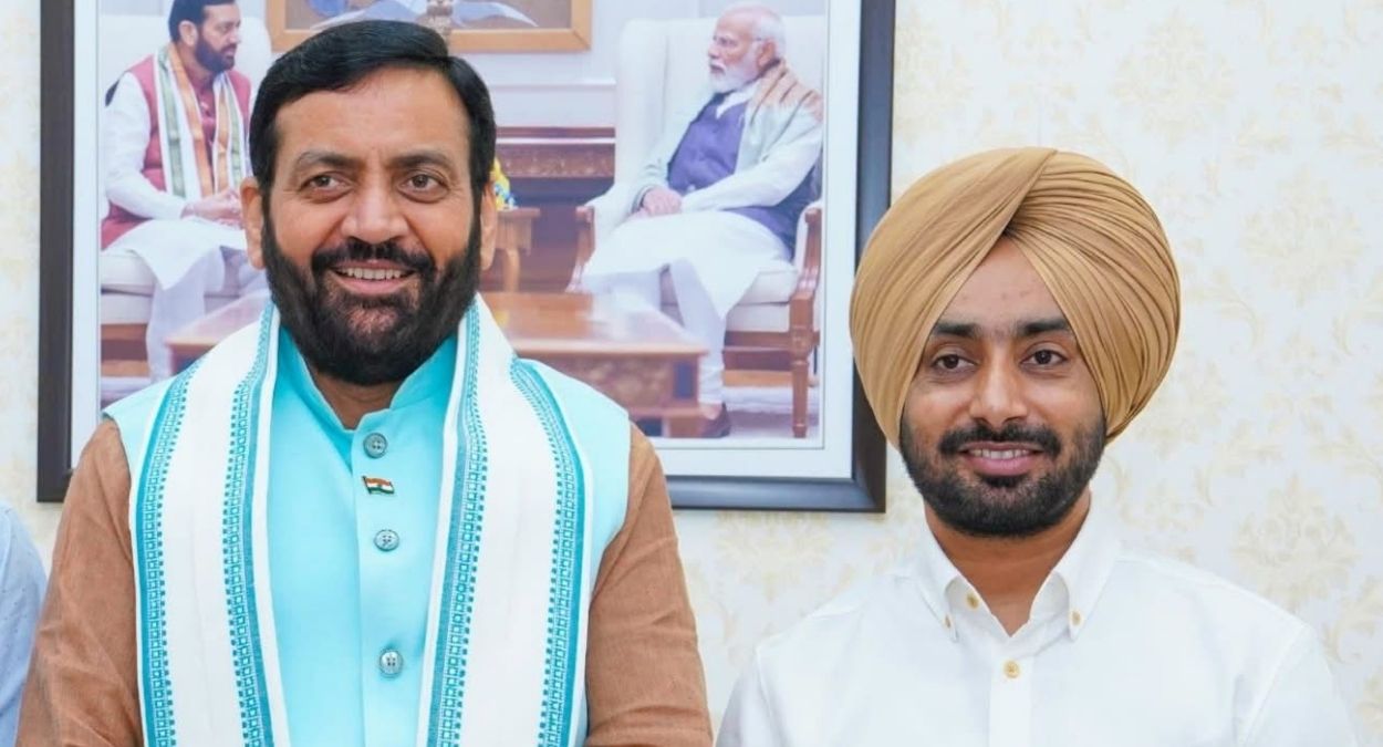 satinder sartaaj meets haryana cm hind di chadar song resonates
