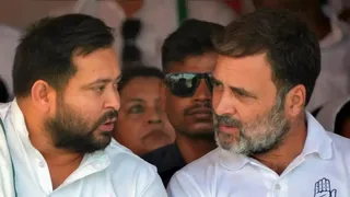 तेजस्वी यादव और राहुल गांधी।
