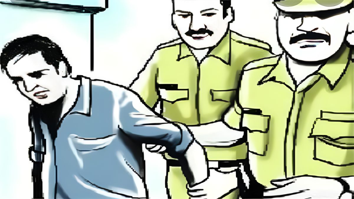 delhi theft thief steals 20 lakh from scooter arrested