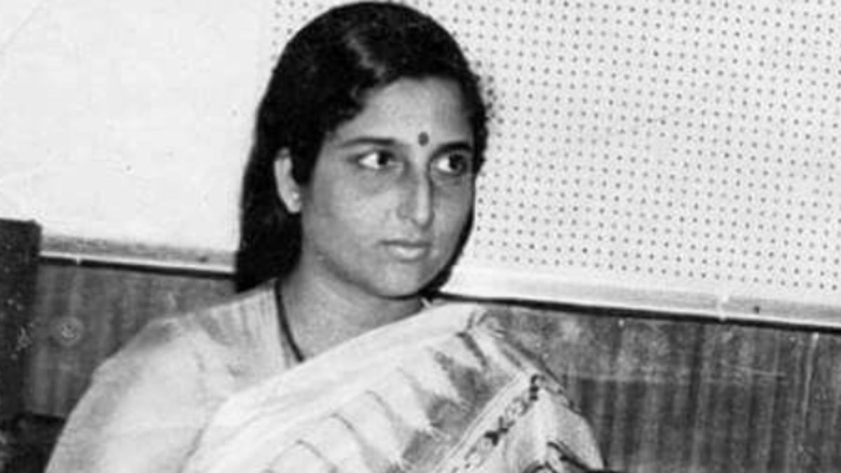 anuradha paudwal birthday a singer who face partaltity her name associated with gulshan kumar and later sings only devotional songs