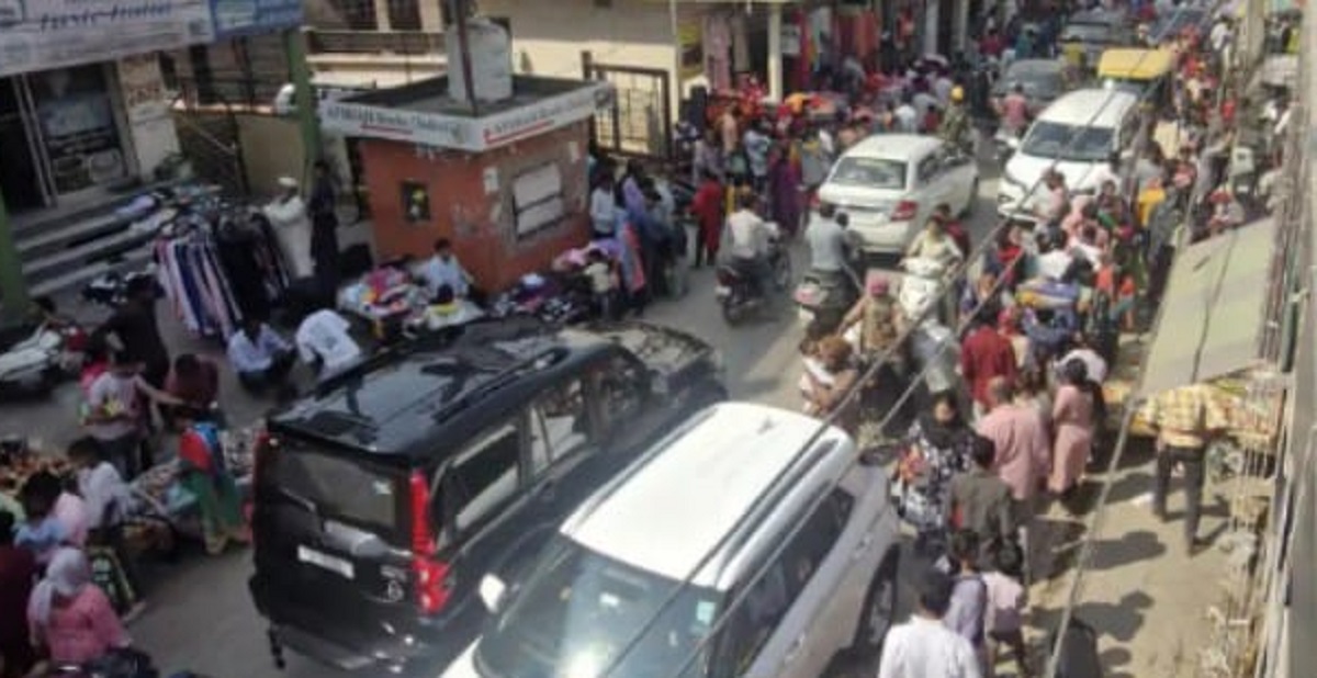 massive traffic jam due to weekly market in derabassi gulabgarh