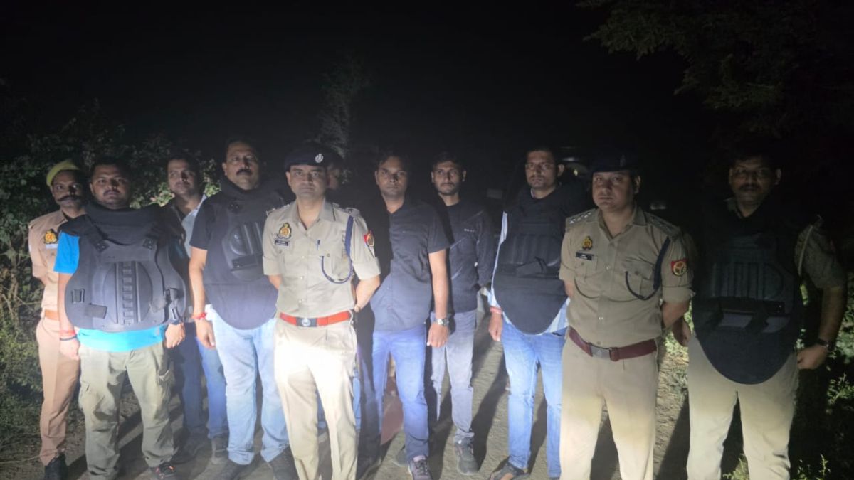 prayagraj encounter with murder accused one injured in police firing