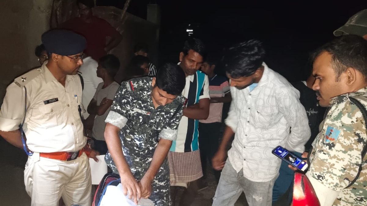 stone mine clerk shot seriously injured by criminals in pakur