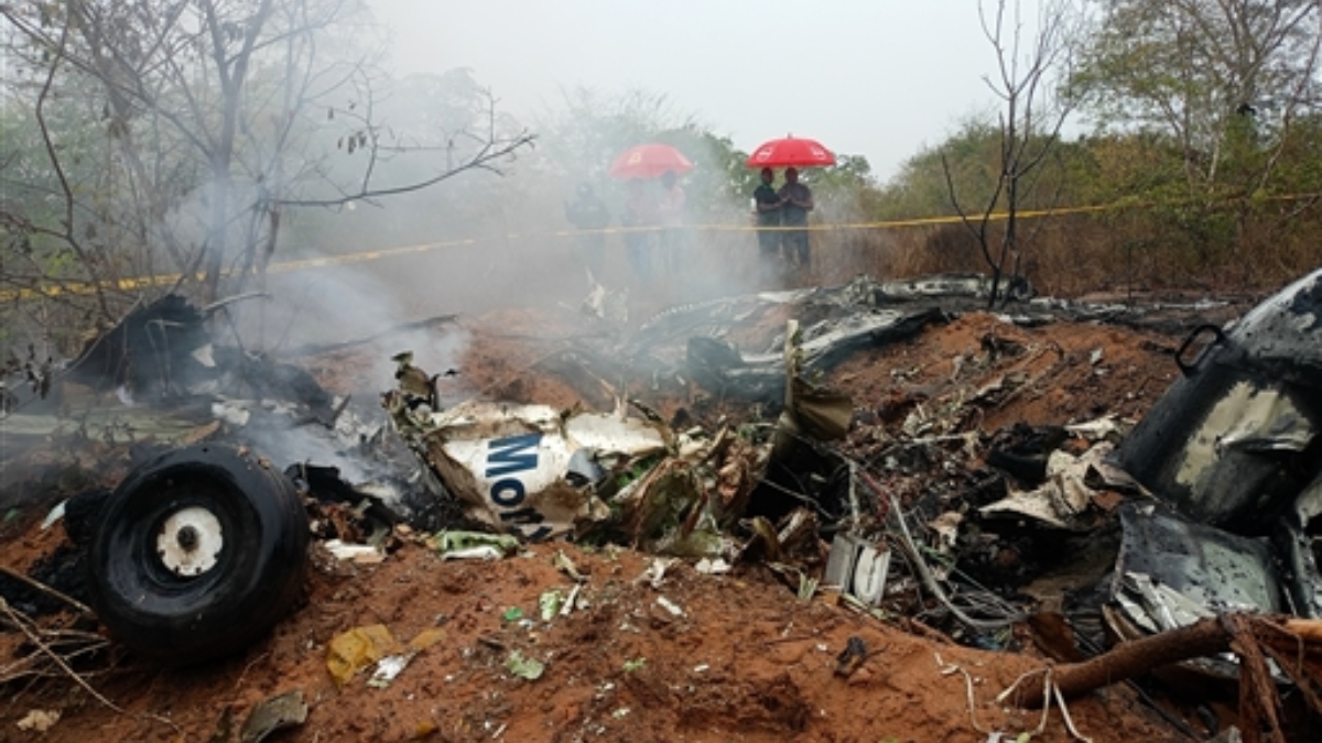 kenya plane crashes in masai mara forest at least 12 feared dead