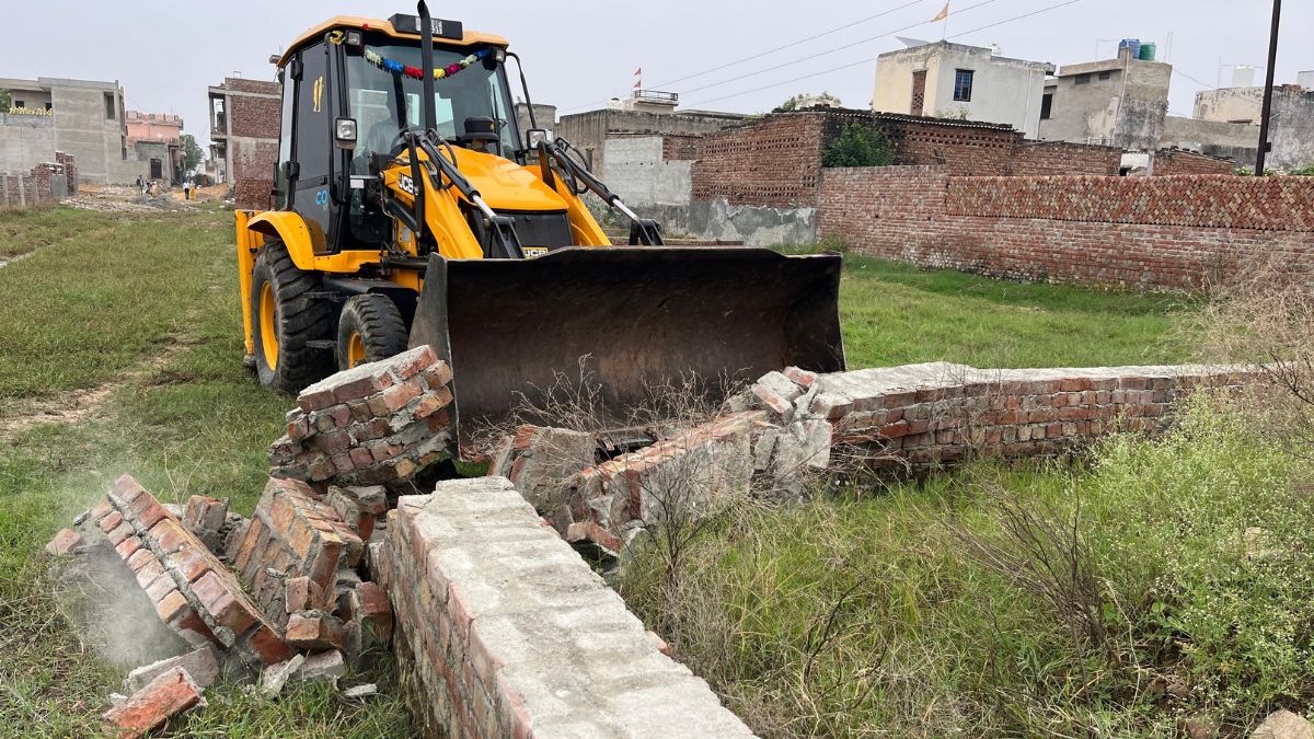 narnaul illegal colony demolition district town planner action