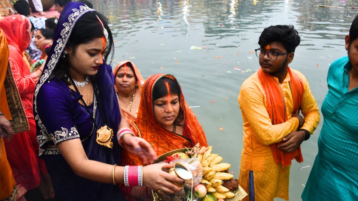 chhath puja 2025 photos bihar celebrates final day with sunrise arghya