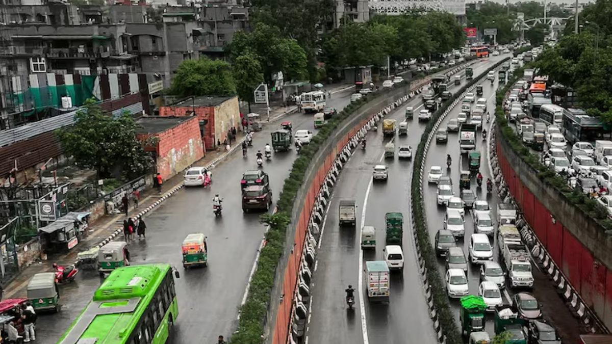 delhi to ban entry of nonbs vi vehicles from november 1 to combat pollution