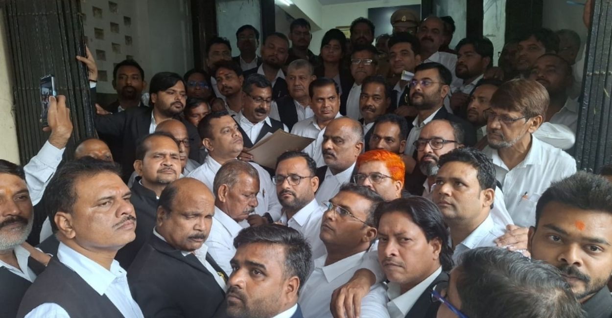 lawyers protest against cases demand sit probe in kanpur