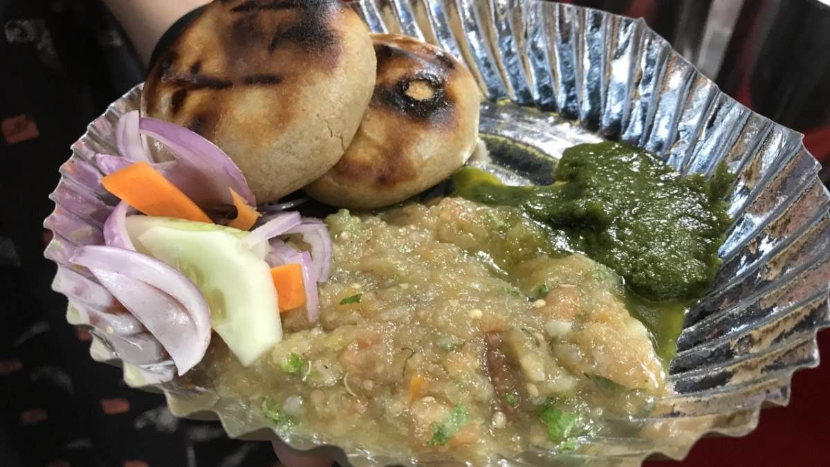 fight over litti sabzi four customers injured in nawada