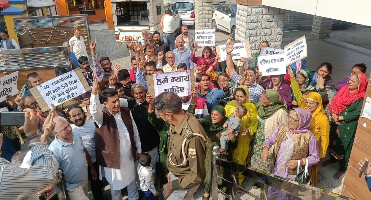 kangra police station gherao protest over road accident death case