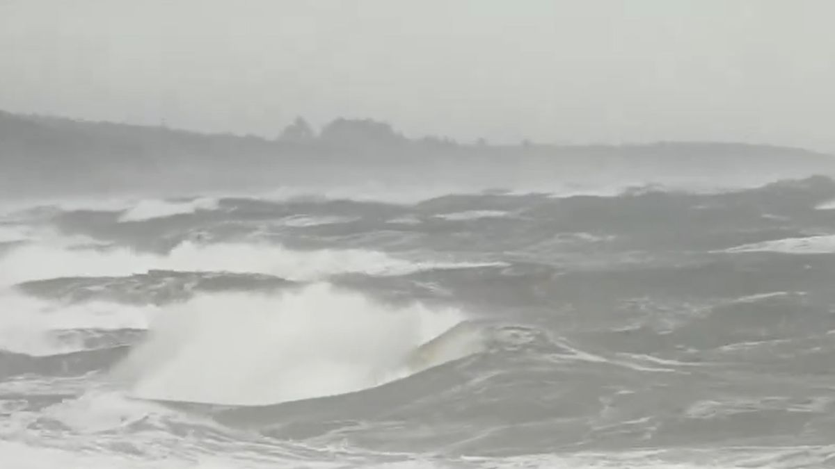 cyclone montha impact high waves hit odisha coast video viral