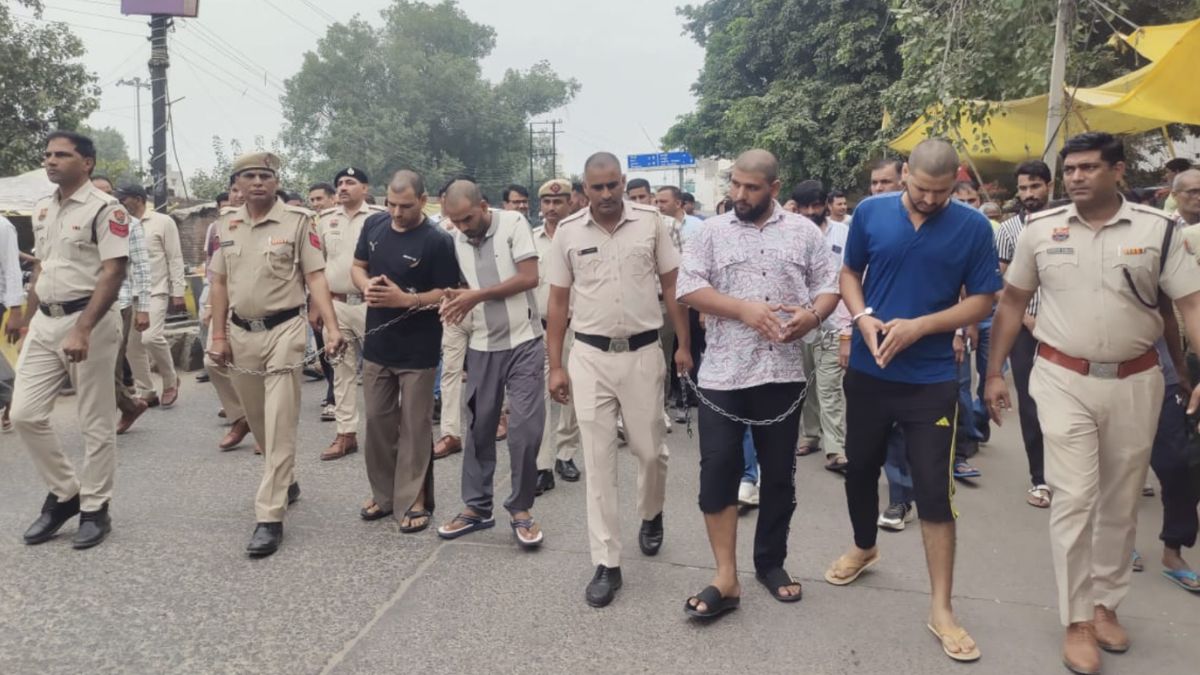 rewari extortionists paraded by police after demanding 1 crore