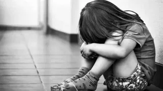 जिला बिलासपुर के भराड़ी क्षेत्र में एक बच्ची माता-पिता के साथ न रहने पर अड़ गई है। प्रतीकात्मक फोटो