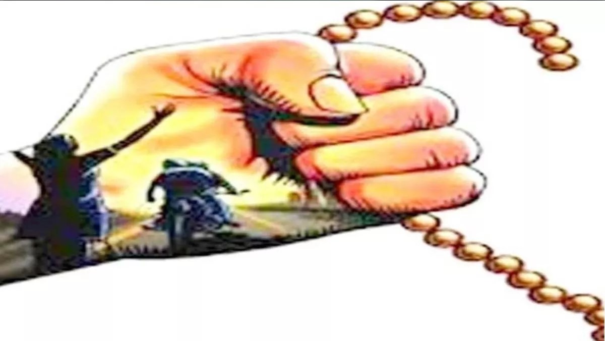 varanasi chhath puja chains snatched mangalsutra and buffaloes stolen