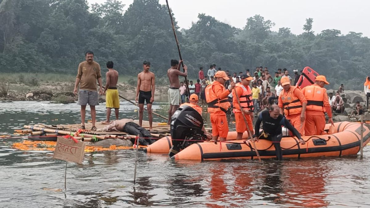 tragedy at swarnarekha river two drown at chhath ghat in jamshedpur