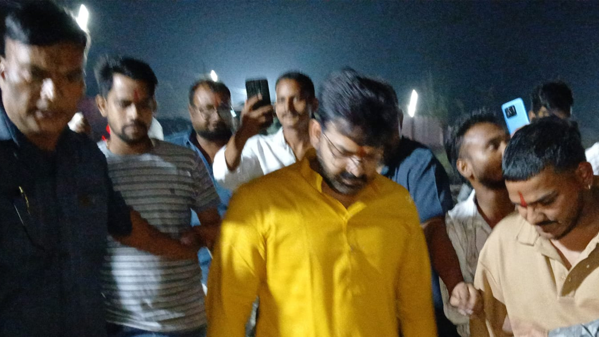 pawan singh celebrates chhath puja in native village jokhari