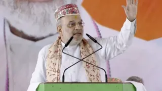Bihar Election 2025: दरभंगा के अलीनगर में चुनावी सभा को संबोधित करते गृह मंत्री। सौ. इंटरनेट मीडिया