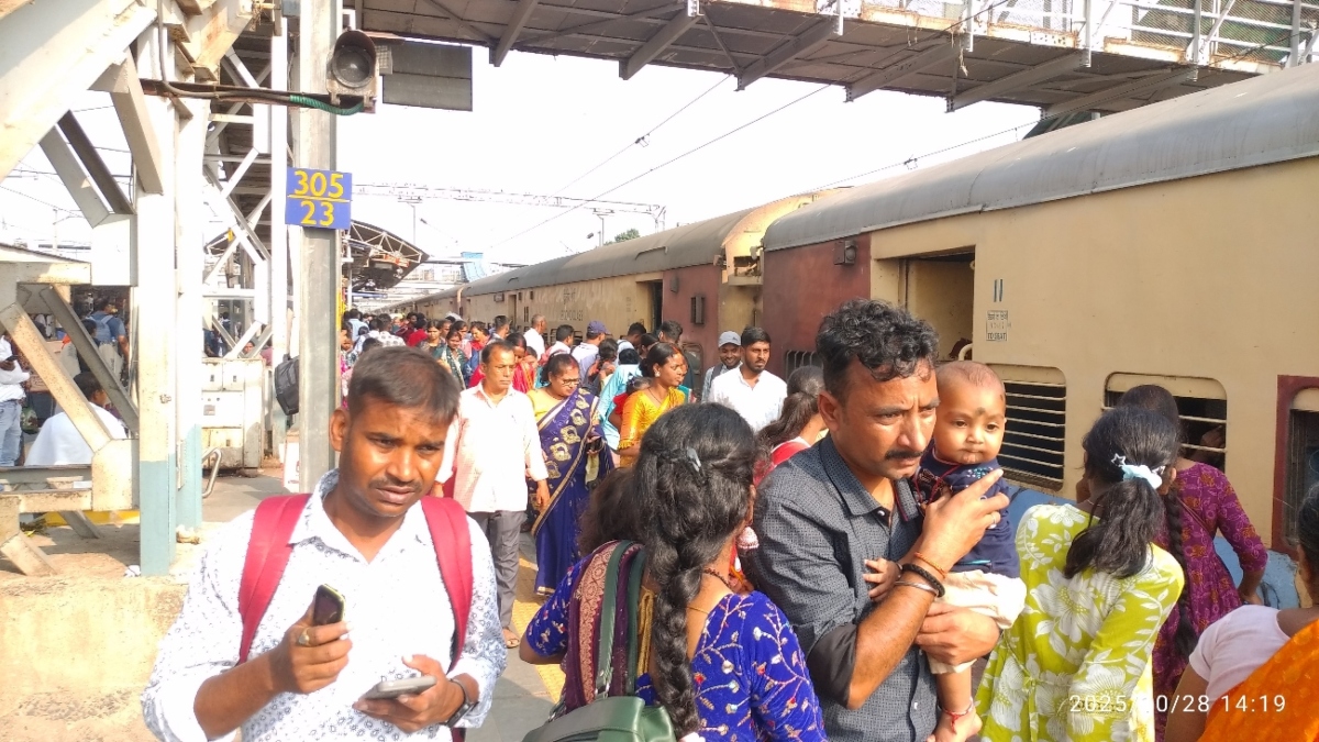 vikramshila express postchhath seat availability local train rush