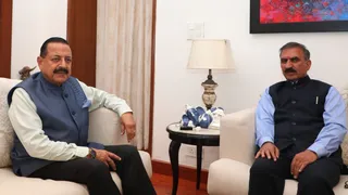 नई दिल्ली में केंद्रीय राज्य मंत्री जितेंद्र सिंह से मुलाकात के दौरान हिमाचल प्रदेश के मुख्यमंत्री सुखविंदर सिंह सुक्खू। डीपीआर