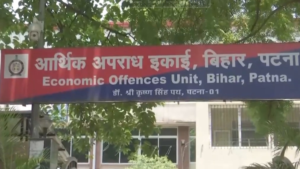 charge sheet filed against engineer for burning money in patna