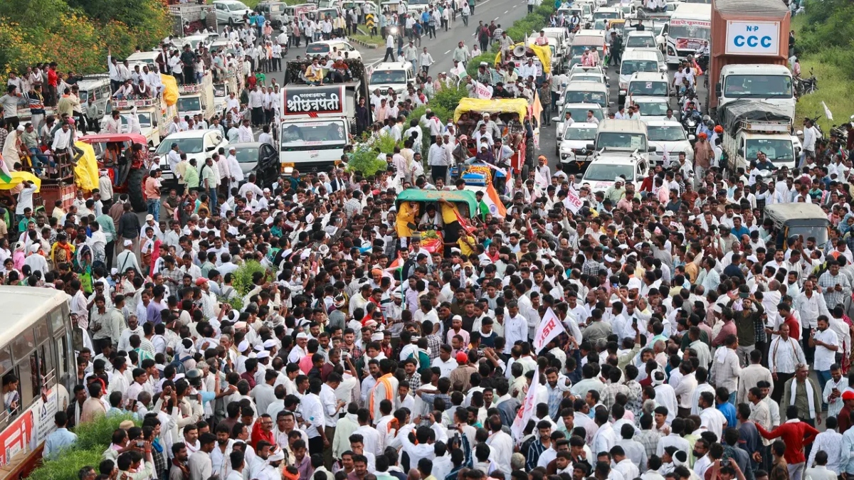 bachchu kadu warns of train blockade in nagpur as farmers protest intensify