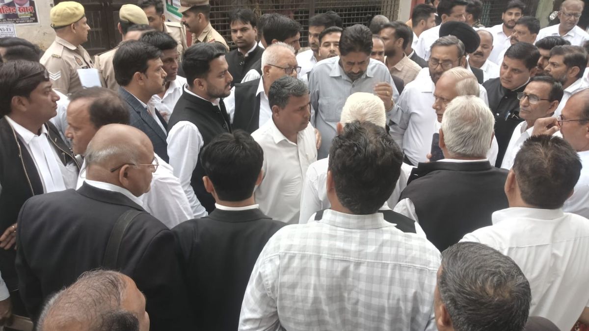 hapur court advocate fight during hearing arrests made