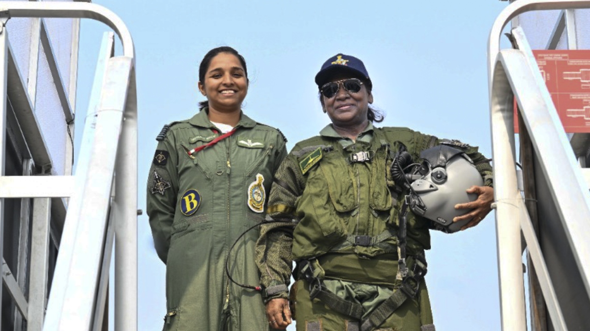 pakistan propaganda busted prez murmu poses with iaf pilot shivangi singh pak said had been captured